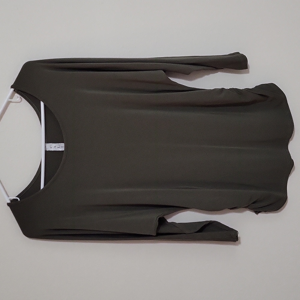 CALI USA Olive Green 3/4 Sleeve Top